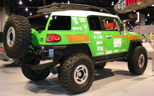 112_2006_sema_02x+2007_toyota_ultimate_fj_cruiser+rear_view2.jpg